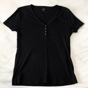 GAP Black ribbed tee, size M